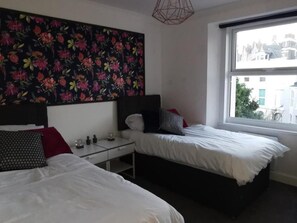 2 habitaciones, tabla de planchar con plancha y wifi gratis