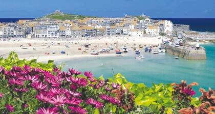 Charming 3-bed House, Saint Ives, nr Beach & Town