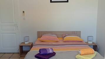 3 bedrooms, iron/ironing board, travel crib, WiFi (free)