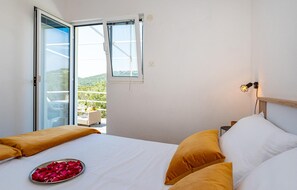 2 bedrooms, free WiFi, bed sheets