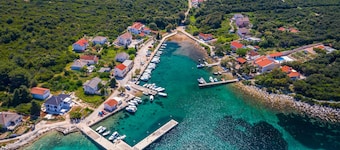 2 bedroom nice home in Molat