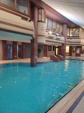 Pool - Beautiful Romantic dog friendly cottage in amazing location with Spa access (Newby Bridge)