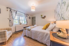 3 bedrooms, iron/ironing board, travel cot, free WiFi