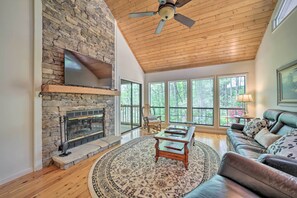 TV, fireplace - Scenic Sapphire Condo w/ Deck + Gas Grill! (Sapphire)