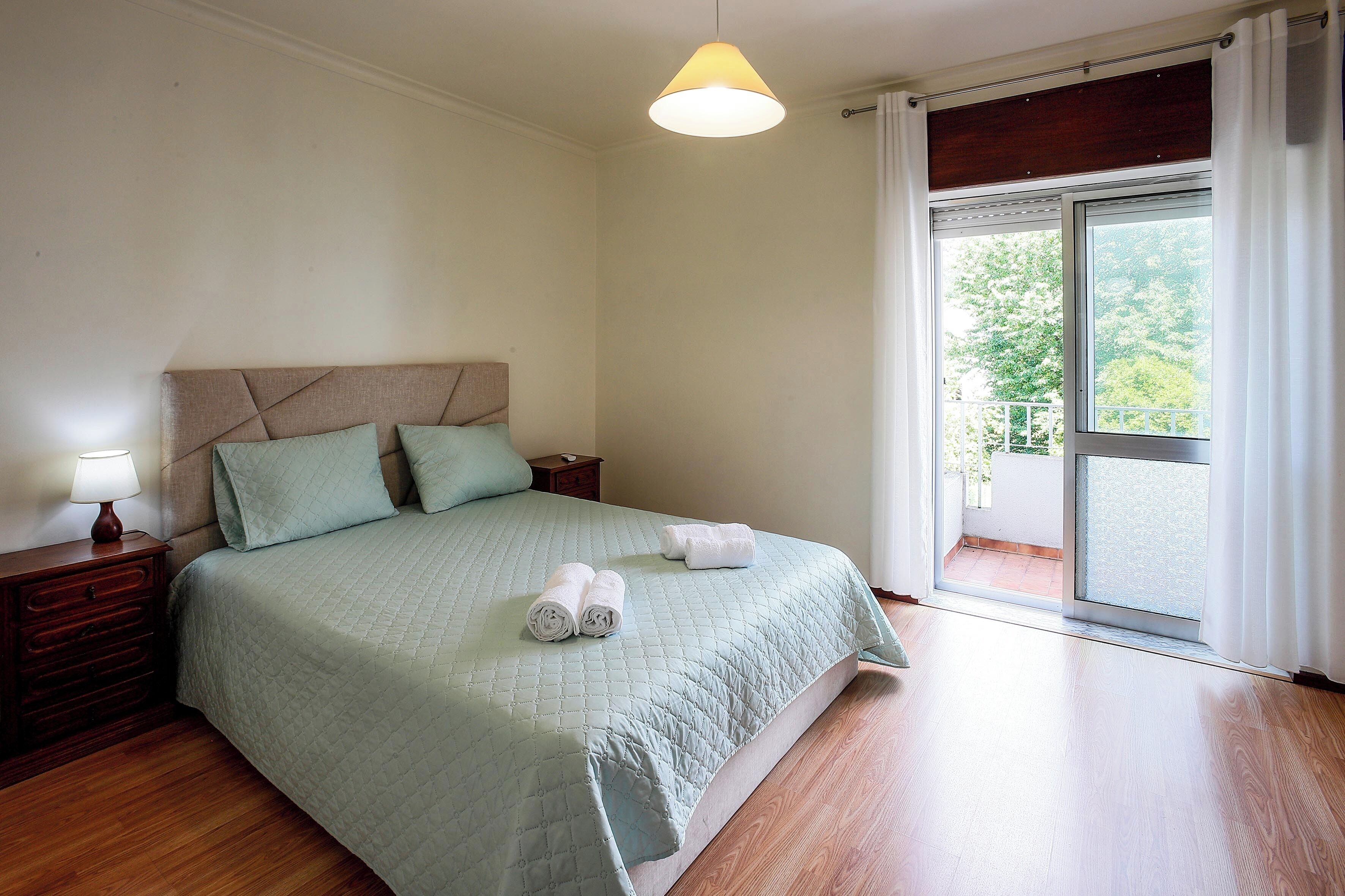 3 bedrooms, iron/ironing board, travel crib, WiFi (free)