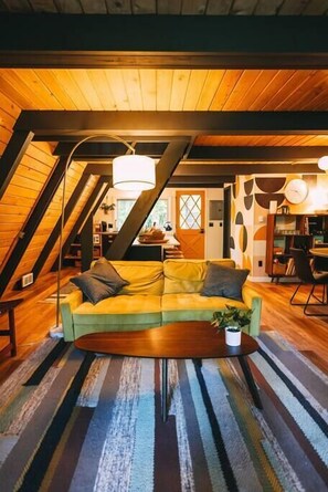 Unclassified image, 2 of 43, button