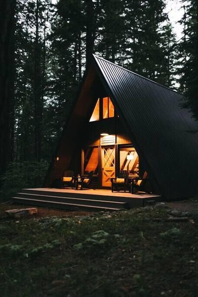 Moonshine Digs is the retro A-Frame of your dreams! Hot tub, record player, games, TVs and peace and quiet all nestled in the heart of the Cascade Mountains with Lake Cle Elum access.