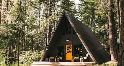 Moonshine Digs is the retro A-Frame of your dreams! Hot tub, record player, games, TVs and peace and quiet all nestled in the heart of the Cascade Mountains with Lake Cle Elum access.