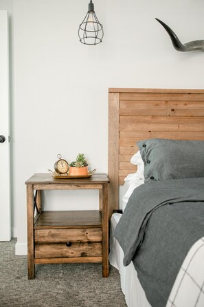 3 bedrooms, iron/ironing board, free WiFi, bed sheets - Heart of Roslyn, walkable to downtown, dog-friendly and perfect for families or friends! (Roslyn)