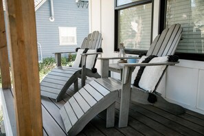 Terrace/patio - Heart of Roslyn, walkable to downtown, dog-friendly and perfect for families or friends! (Roslyn)