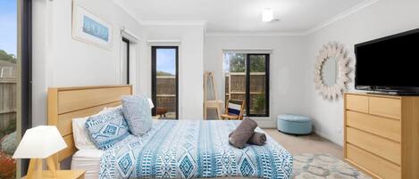 4 bedrooms, desk, iron/ironing board, free WiFi