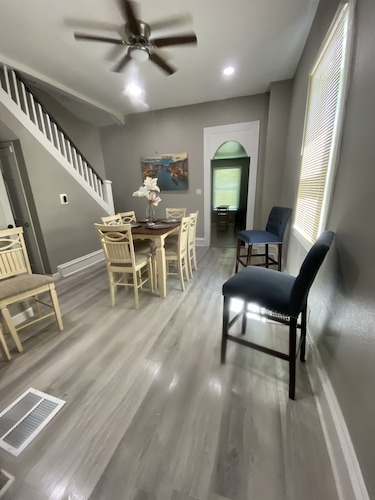 Cheerful 2BR Close to SLU University w/RV Parking