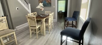 Cheerful 2BR Close to SLU University w/RV Parking