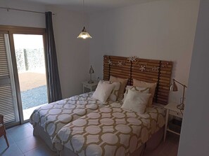 2 slaapkamers, een strijkplank/strijkijzer, reisbedje, gratis wifi