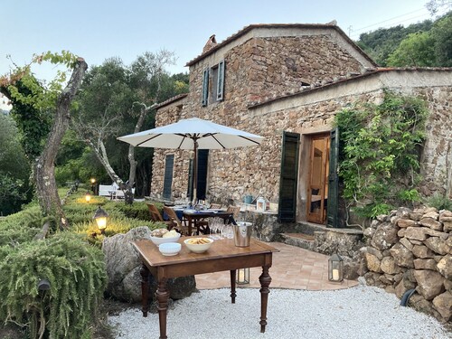 Charming stone farmhouse 1.5 km from the sea