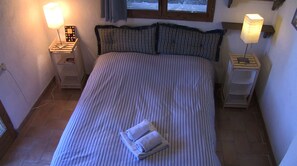 3 bedrooms, desk, free WiFi, bed sheets