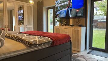 3 bedrooms, free WiFi, bed sheets, wheelchair access