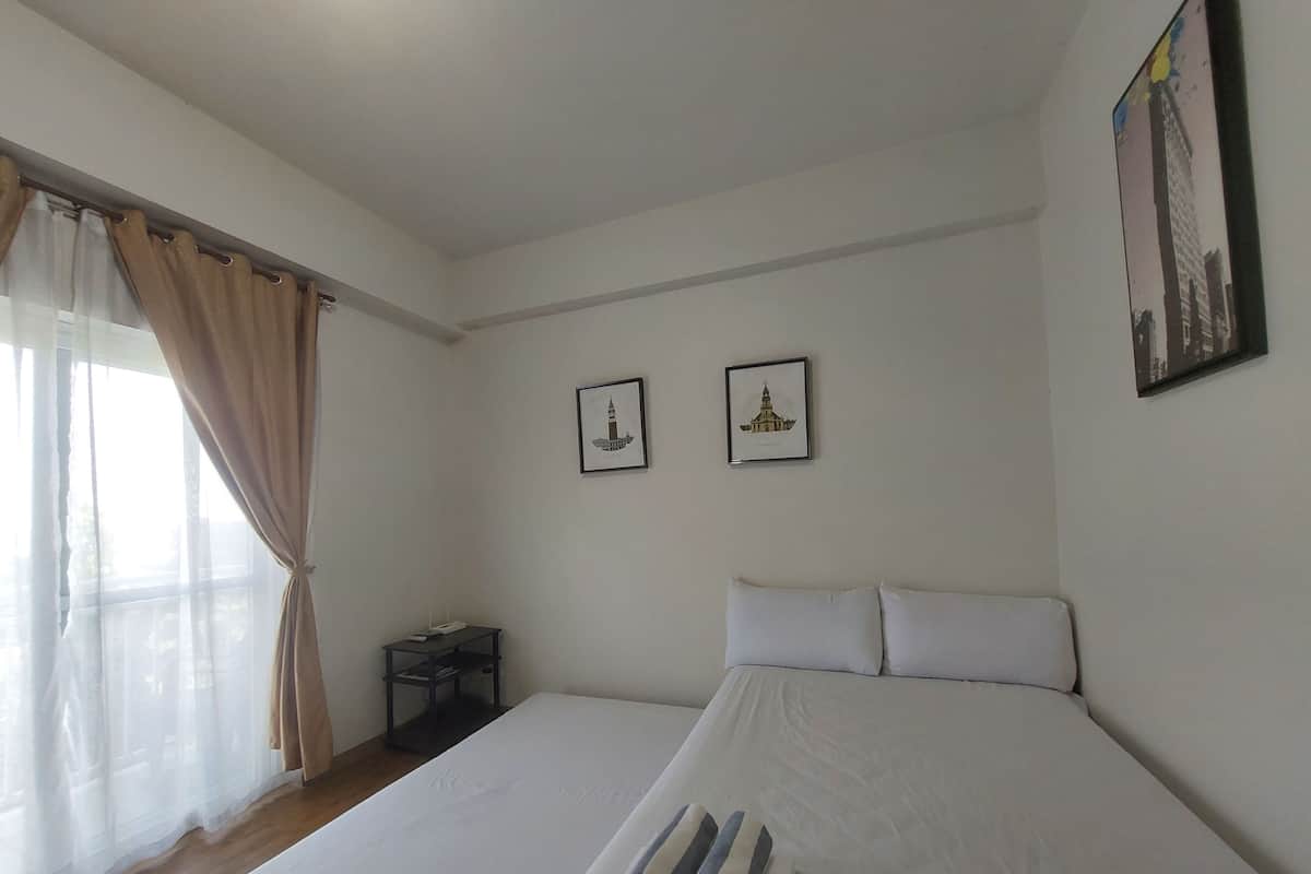 Economy Studio, Non Smoking, Partial Ocean View | Free WiFi, bed sheets