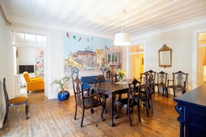 Dining - Junqueira Gardens - large restored old house with garden and private pool (Lisboa)