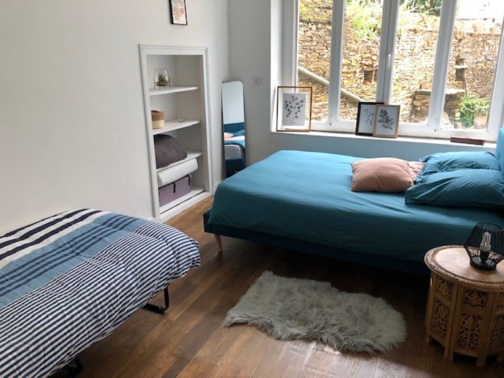 2 slaapkamers, een bureau, een strijkplank/strijkijzer, gratis wifi