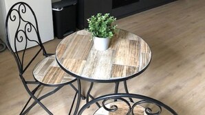 コーヒー / ティーメーカー、冷蔵庫、電子レンジ、オーブン