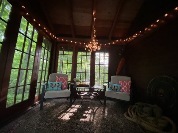 Interior - Quiet cottage nestled in the woods (Mount Gilead)