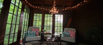 Quiet cottage nestled in the woods