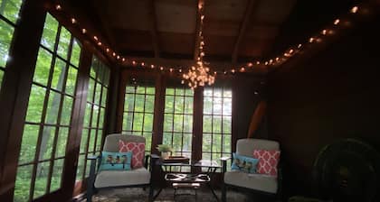 Quiet cottage nestled in the woods