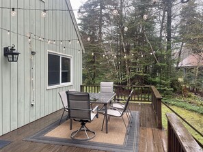 Outdoor dining - 4BR Vermont Family Retreat: Skiing, Hiking, Swimming & Firepit (Dover)