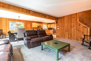 Smart TV, fireplace, DVD player, streaming services