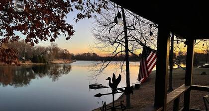 Cheerful 3 Bedroom home on a semi-private lake