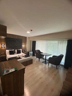 Premium bedding, desk, laptop workspace, soundproofing - Nişantaşı Diamond Hotel (Istanbul)
