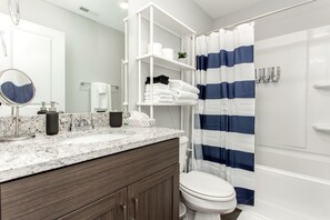 Traditional Townhome | Bathroom | Towels - Beautiful New Construction Near Airport (Atlanta)