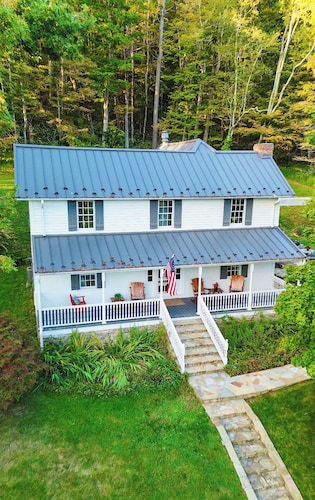1885 Farmhouse Luxuriously Renovated: Antiques & Animals