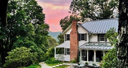 No Fee Luxurious 1885 Farmhouse: Horses, Goats, & Fresh Eggs
