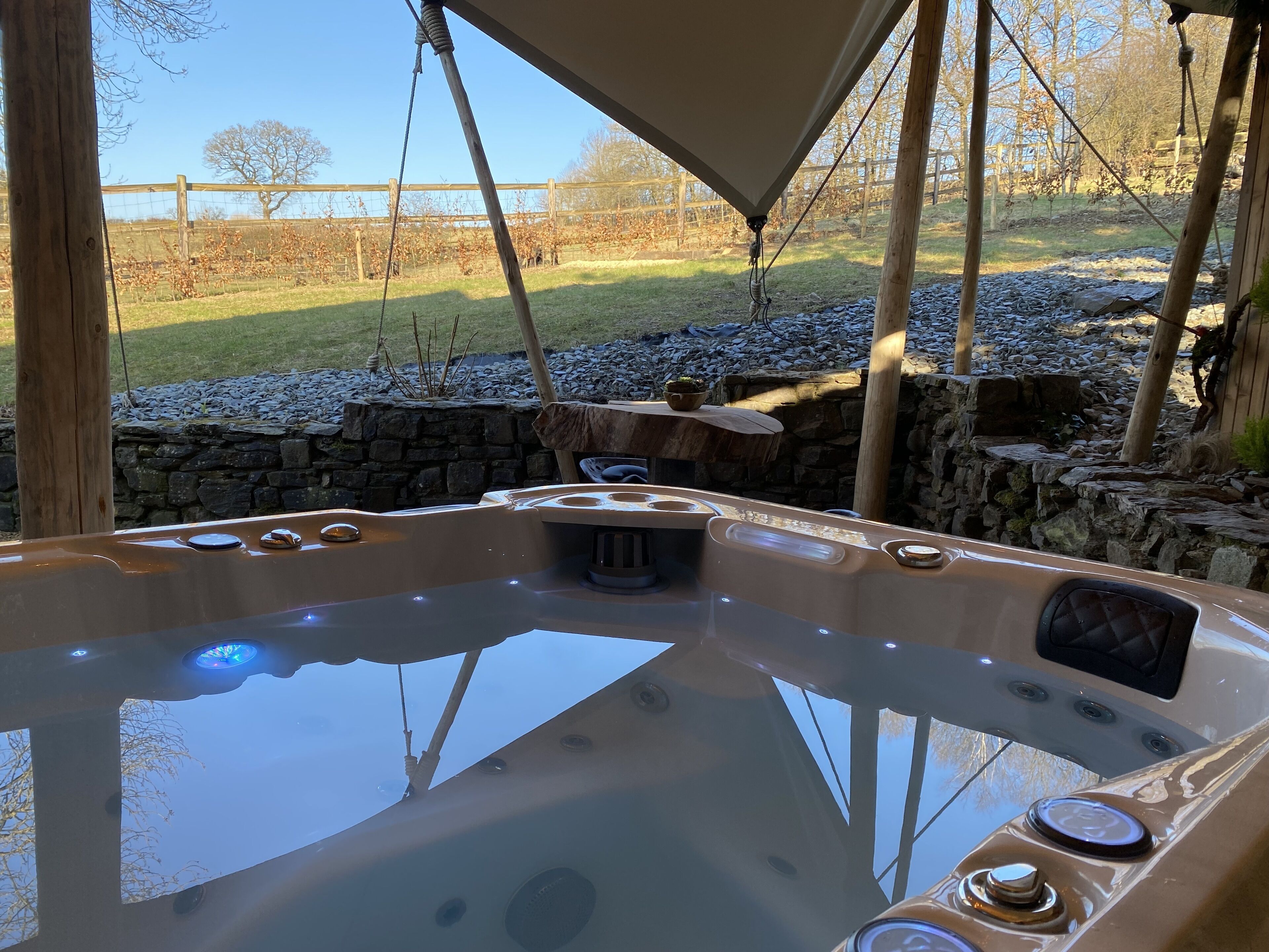 Bain à remous extérieur