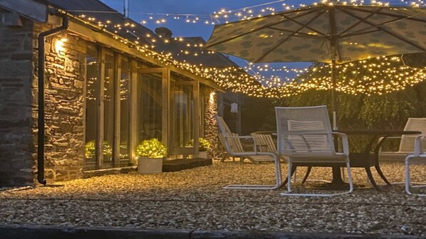 Outdoor dining - Beautifully appointed property at the foot of the Black Mountains. (Brecon)