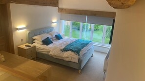 1 bedroom, desk, iron/ironing board, free WiFi - Beautifully appointed property at the foot of the Black Mountains. (Brecon)