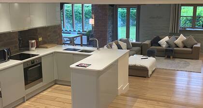 Beautifully appointed property at the foot of the Black Mountains.