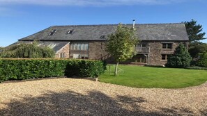 Exterior - Beautifully appointed property at the foot of the Black Mountains. (Brecon)