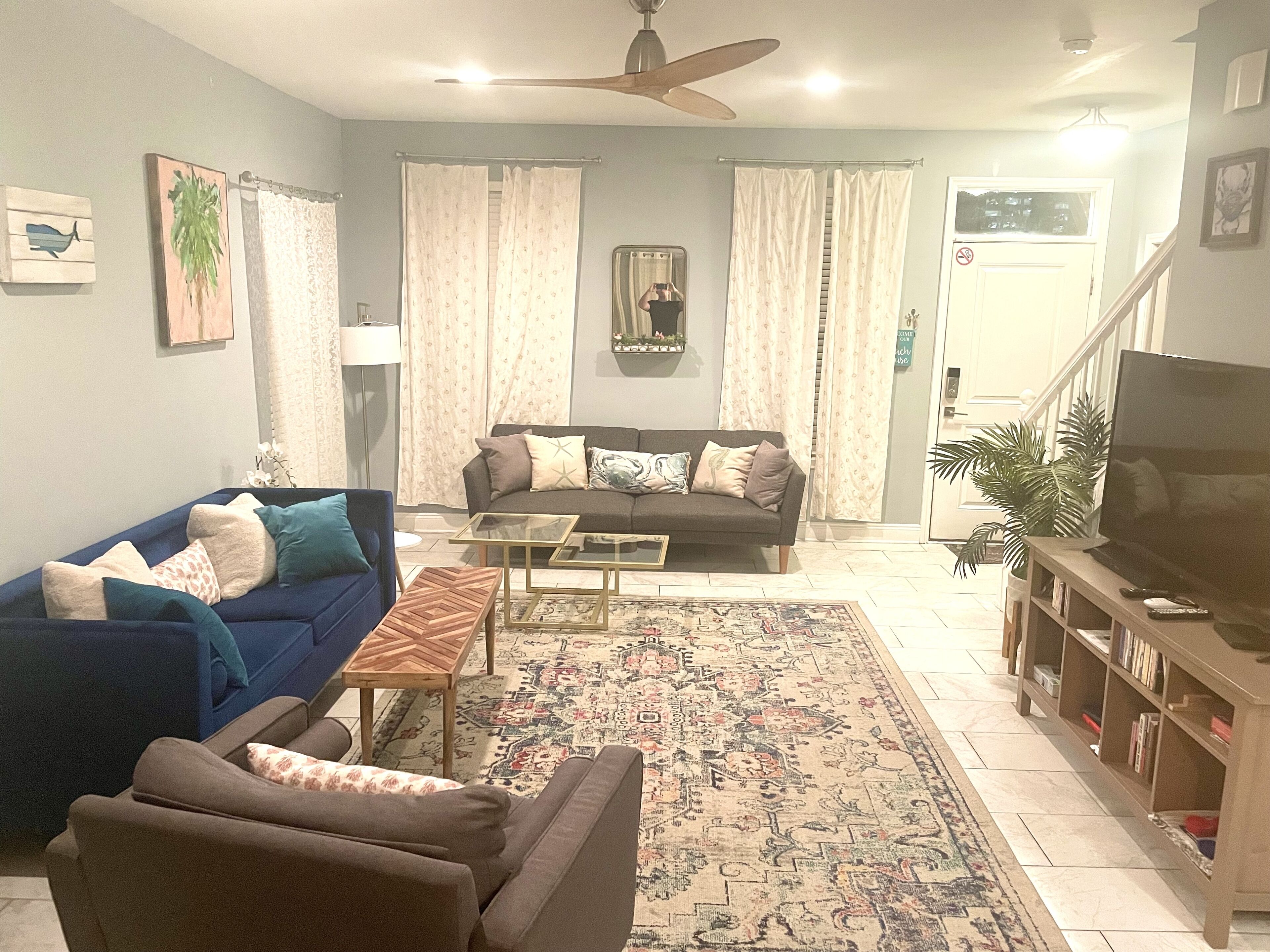Beach Retreat! Walk to beach! Your oasis awaits! King en-suite!