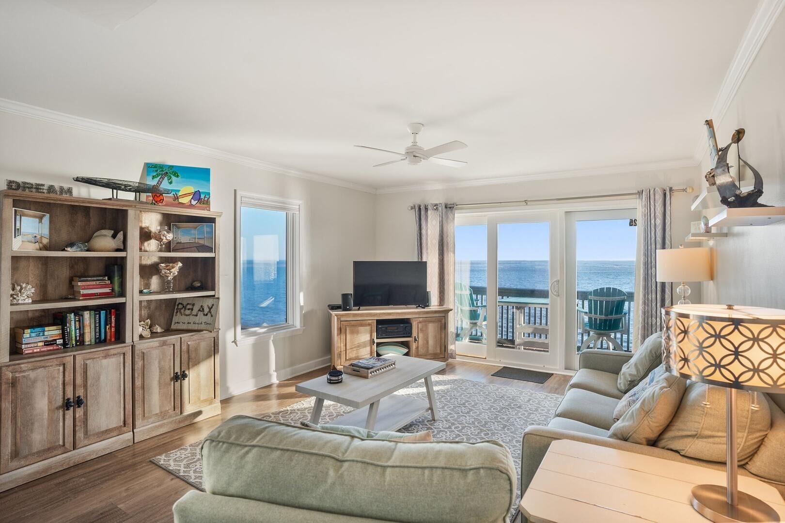 Condo, 1 King Bed, Kitchen, Ocean View | Living area