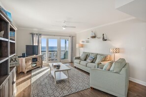 Living area - 625 New Haven (Fripp Island)