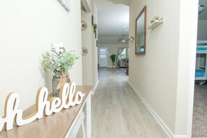 Interior - Gorgeous new home! Near SeaWorld, Six Flags, Riverwalk & LAFB! (San Antonio)