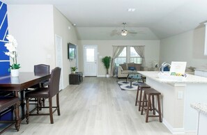 Interior - Gorgeous new home! Near SeaWorld, Six Flags, Riverwalk & LAFB! (San Antonio)