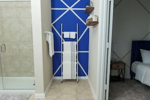 4 bedrooms, in-room safe, desk, iron/ironing board