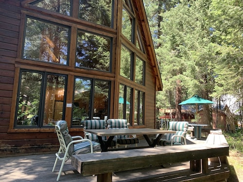 Huckleberry Hytte-Family fun retreat by lake & park