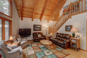 Fernseher, Kamin, Tischfußball