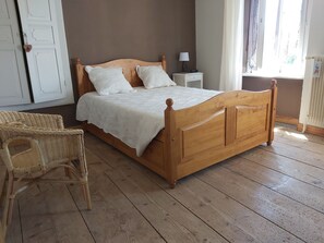 3 chambres, fer et planche Ă repasser