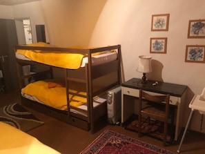 1 bedroom, travel cot, free WiFi